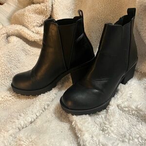 SHEIN Black Chelsea Ankle Boots with Chunky Heel